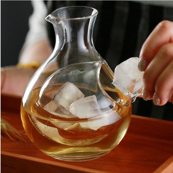 http://sakeoni.com/cdn/shop/products/ice-pocket-glass-sake-bottle-3.jpg?v=1639671903