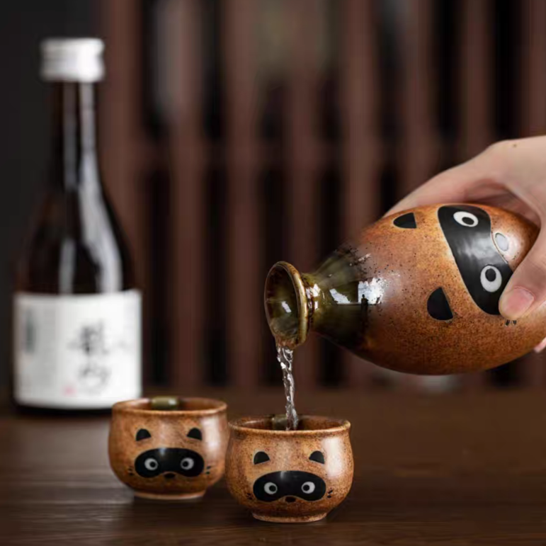 Sake Bottle and Cup Set [Racoon]