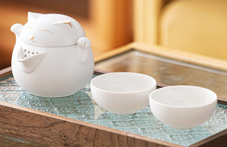 White Lucky Cat Travel Tea Set